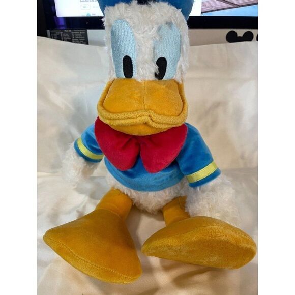 Walt Disney World Parks 18" Donald Duck Soft Plush - Picture 2 of 6